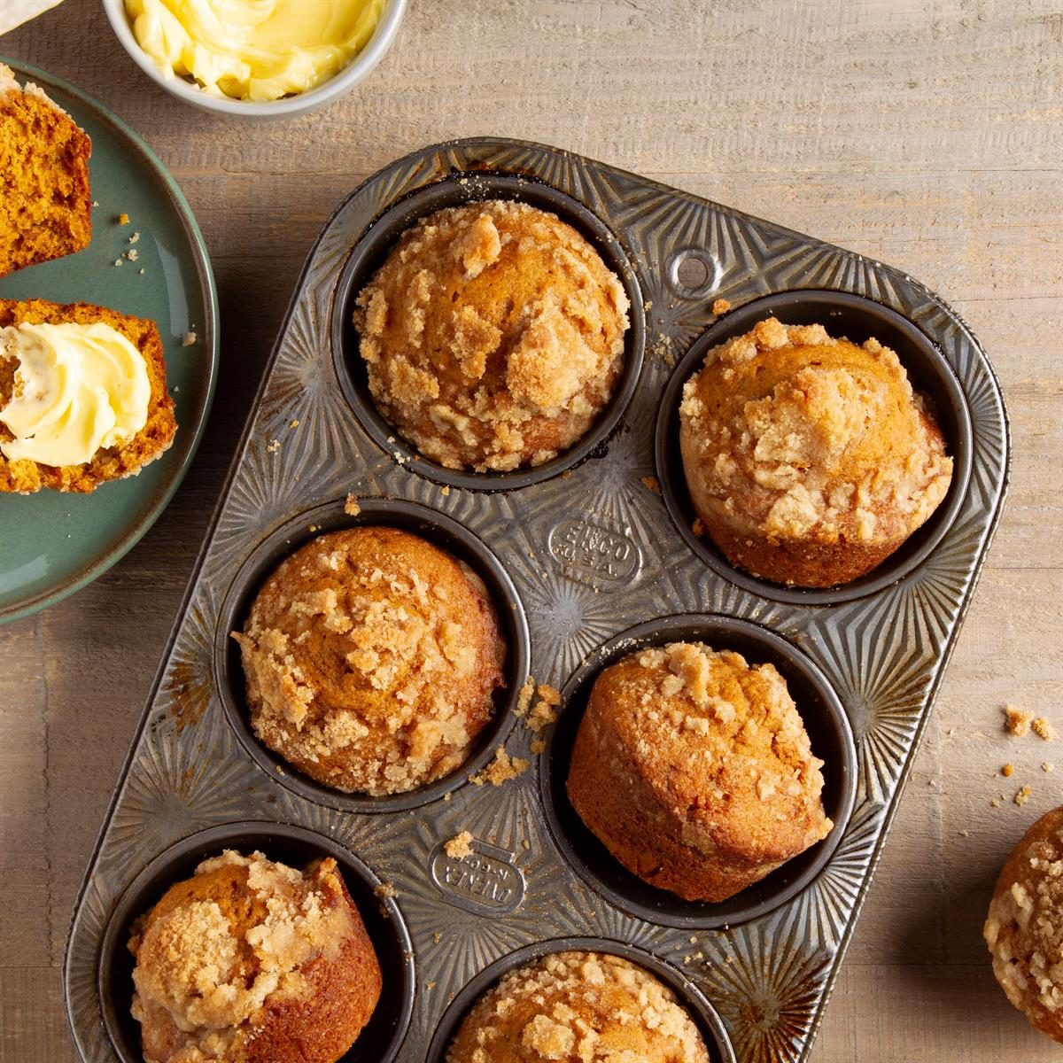 Bake The Best Pumpkin Streusel Muffins: Moist & Dome-Topped